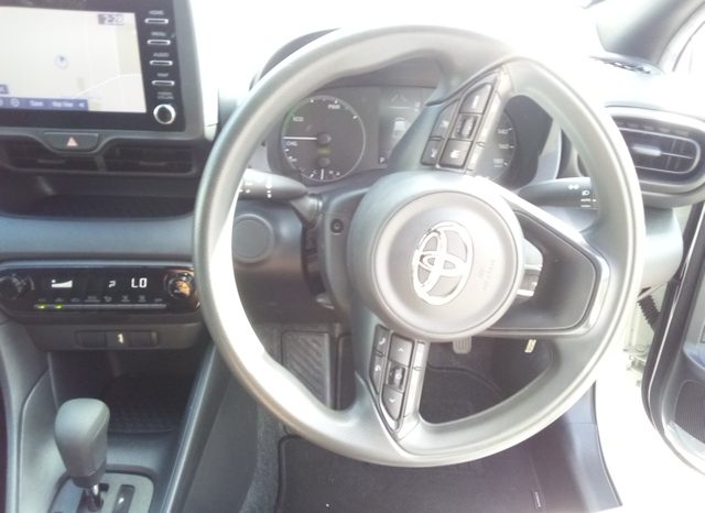 
								Toyota Yaris HYBRID X full									