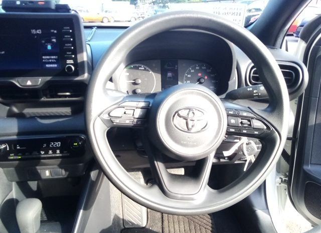 
								Toyota Yaris HYBRID X full									