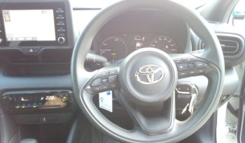 
									Toyota Yaris HYBRID X full								