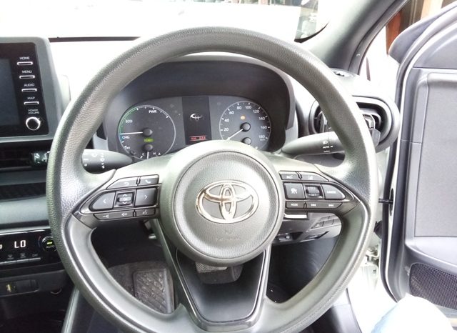 Toyota Yaris HYBRID X