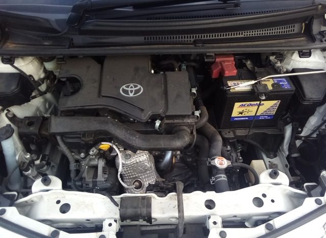 
								Toyota Vitz F full									