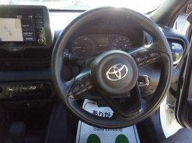 Toyota Yaris HYBRID X