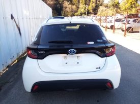 Toyota Yaris HYBRID X