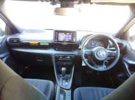 Toyota Yaris HYBRID X