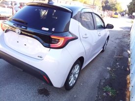Toyota Yaris HYBRID G