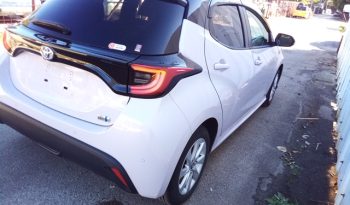 
									Toyota Yaris HYBRID G full								