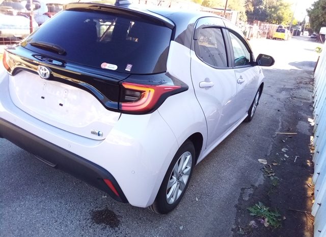 
								Toyota Yaris HYBRID G full									
