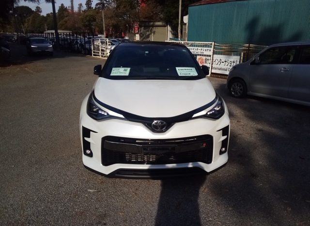 
								Toyota C-HR S GR SPORT full									