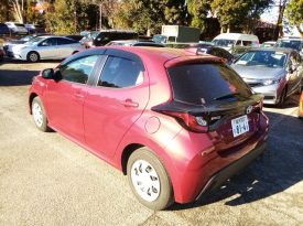 Toyota Yaris HYBRID G