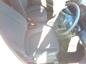 Toyota Yaris HYBRID X