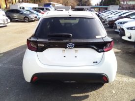 Toyota Yaris HYBRID X
