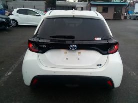 Toyota Yaris HYBRID X