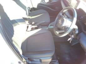 Toyota Yaris HYBRID X