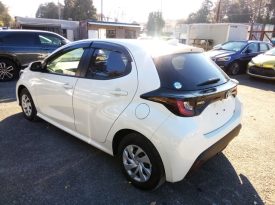 Toyota Yaris HYBRID X