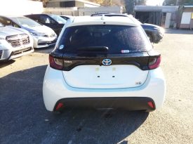 Toyota Yaris HYBRID X