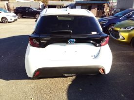 Toyota Yaris HYBRID X