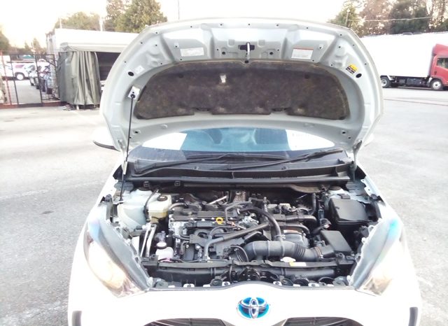 
								Toyota Yaris HYBRID X full									