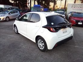 Toyota Yaris HYBRID X