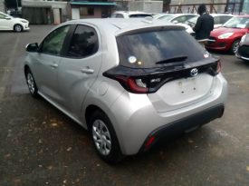Toyota Yaris HYBRID X