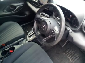 Toyota Yaris HYBRID X