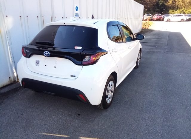 
								Toyota Yaris HYBRID X full									