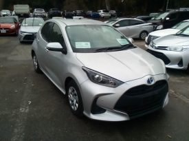Toyota Yaris HYBRID X