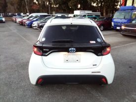 Toyota Yaris HYBRID X