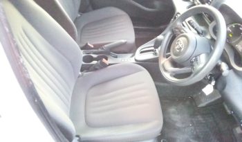 
									Toyota Yaris HYBRID X full								