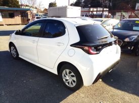 Toyota Yaris HYBRID X