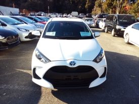 Toyota Yaris HYBRID X
