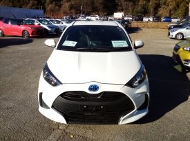 Toyota Yaris HYBRID X