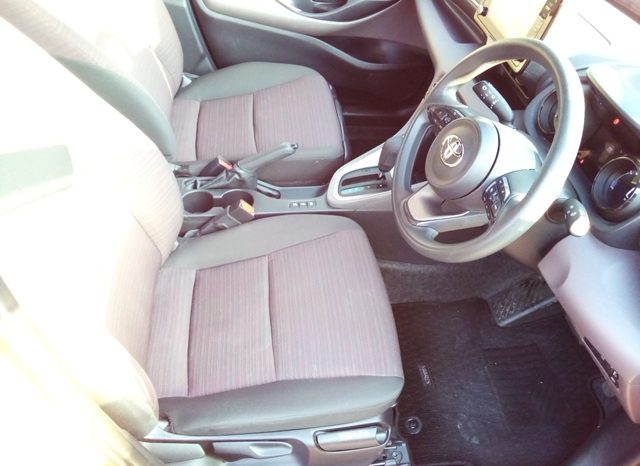 
								Toyota Yaris HYBRID G full									