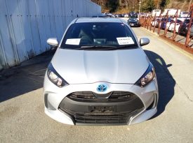 Toyota Yaris HYBRID X