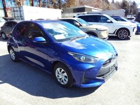 Toyota Yaris HYBRID X