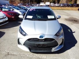 Toyota Yaris HYBRID X