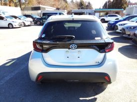 Toyota Yaris HYBRID X