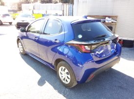 Toyota Yaris HYBRID X