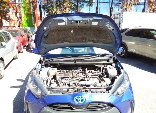 
								Toyota Yaris HYBRID X full									