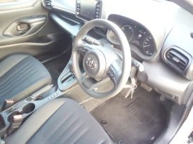 Toyota Yaris HYBRID X
