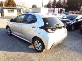 Toyota Yaris HYBRID X