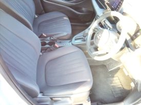 Toyota Yaris HYBRID X