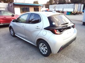 Toyota Yaris HYBRID X