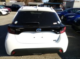 Toyota Yaris HYBRID X