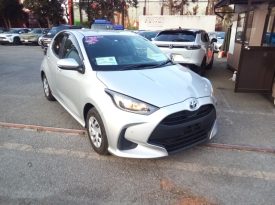 Toyota Yaris HYBRID X