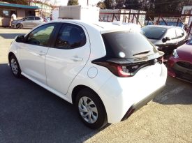 Toyota Yaris HYBRID X