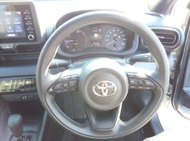 Toyota Yaris HYBRID X
