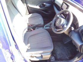 Toyota Yaris HYBRID X