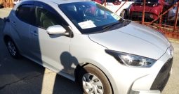 Toyota Yaris HYBRID X