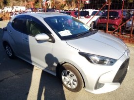 Toyota Yaris HYBRID X