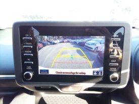 Toyota Yaris HYBRID X